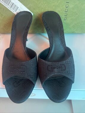 Ladies Gucci Black Sandals Low Heel Slide Size 38 8 USA  Floor Sample